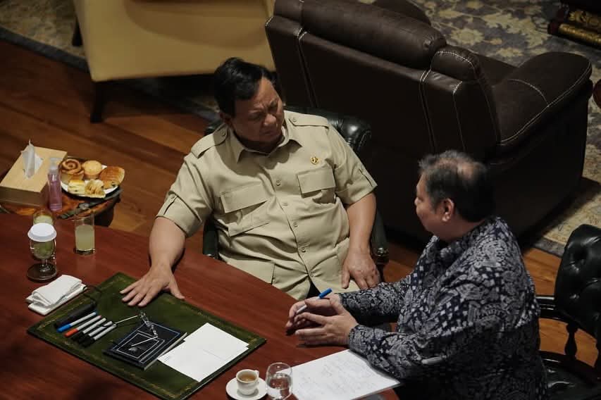 Presiden Prabowo Instruksikan Prototipe Listrik Pedesaan Tenaga Surya dan Bahas Giant Sea Wall di Hambalang