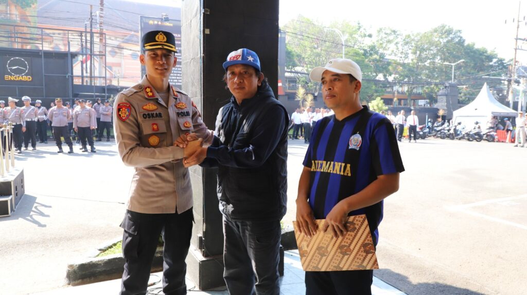 Polresta Malang Kota Beri Penghargaan kepada 13 Tokoh Masyarakat Berprestasi