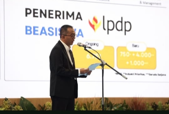 Brian Yuliarto ungkap 82 perguruan tinggi dikerahkan pulihkan Aceh, Sumut, & Sumbar usai bencana. Sebanyak 3.746 tenaga kesehatan dikirim, wujudkan peran kampus sebagai solusi nyata.