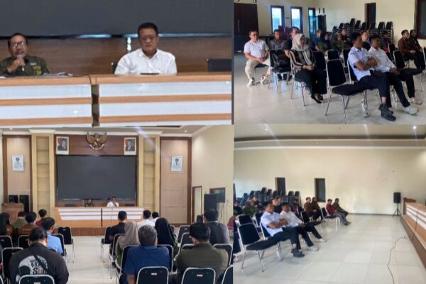 Foto peserta audiensi wajib tanam pohon di Gedung Serbaguna Desa Oro-Oro Ombo, menghadirkan perangkat desa, pengurus PPA BIRR, dan puluhan pelaku usaha Kota Batu.