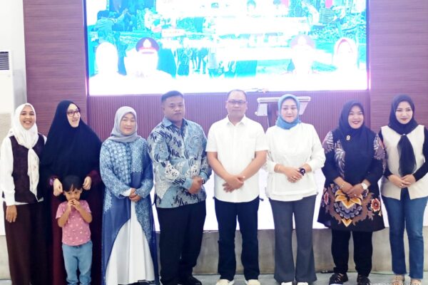 Camat Pakuhaji, M. Supriyatna, memberikan sambutan dan mengungkapkan fakta tentang pergantian empat Kapolsek.