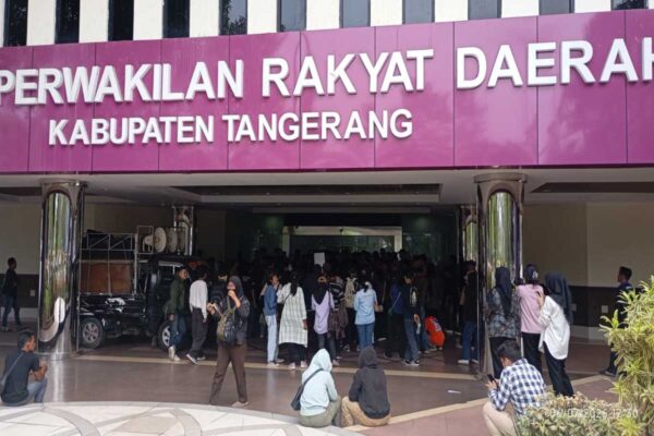 Aksi demo ANRI Anti Korupsi di DPRD Tangerang.
