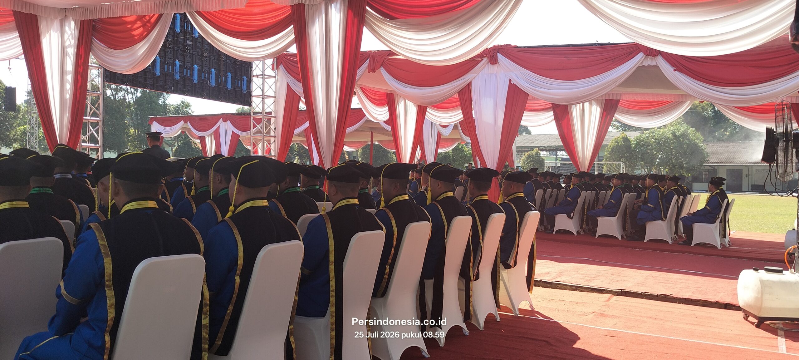 113 wisudawan dari lima program studi dilepas dalam upacara penutupan pendidikan Poltekad