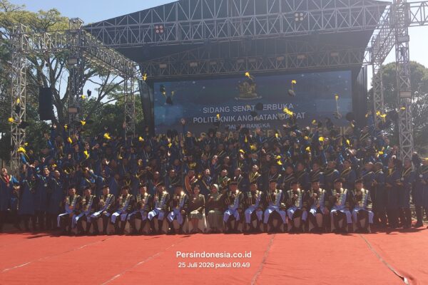 Politeknik Angkatan Darat (Poltekad) menggelar upacara wisuda untuk 113 mahasiswa Diploma IV Angkatan VII Tahun Akademik 2026 di Lapangan Viyata Bhakti Poltekad Kota Batu, Sabtu (25/7/2026)