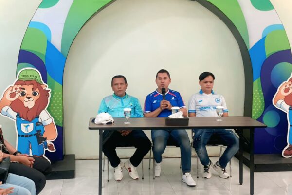 Perumda Tugu Tirta, Perumda Tirta Kanjuruhan, dan Perumdam Among Tirto lepas kontingen gabungan ke seleksi atlet PD PERPAMSI Jatim di GOR Bojonegoro sebagai wujud sinergi pelayanan dan kebersamaan