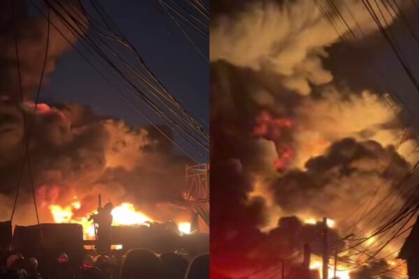 Petugas pemadam kebakaran berjibaku memadamkan api di pabrik bingkai Pondok Kelapa
