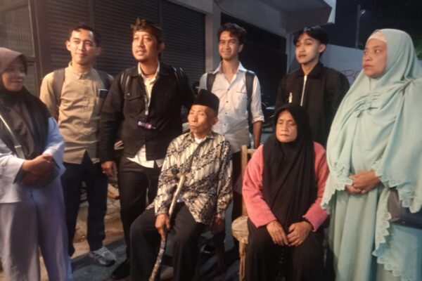 Kuasa hukum Mariati dan Paidun, Andi Rachmanto, memberikan keterangan kepada wartawan