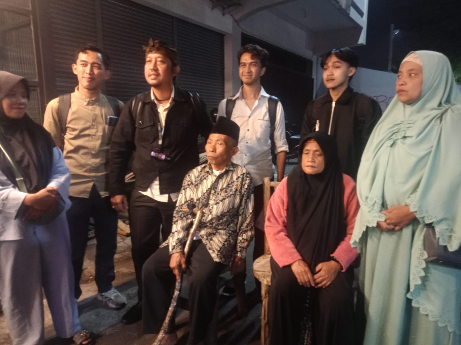 Kuasa hukum Mariati dan Paidun, Andi Rachmanto, memberikan keterangan kepada wartawan