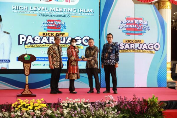 Infografis lonjakan transaksi MyRetribusi dari 2.109 menjadi 26.093 transaksi