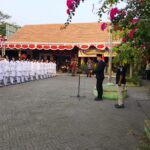 Camat Sedati Dedy Kurniawan Wibowo, S.STP., memimpin pengukuhan Pasukan Paskibra Kecamatan Sedati untuk persiapan upacara peringatan HUT ke-81 Kemerdekaan Republik Indonesia