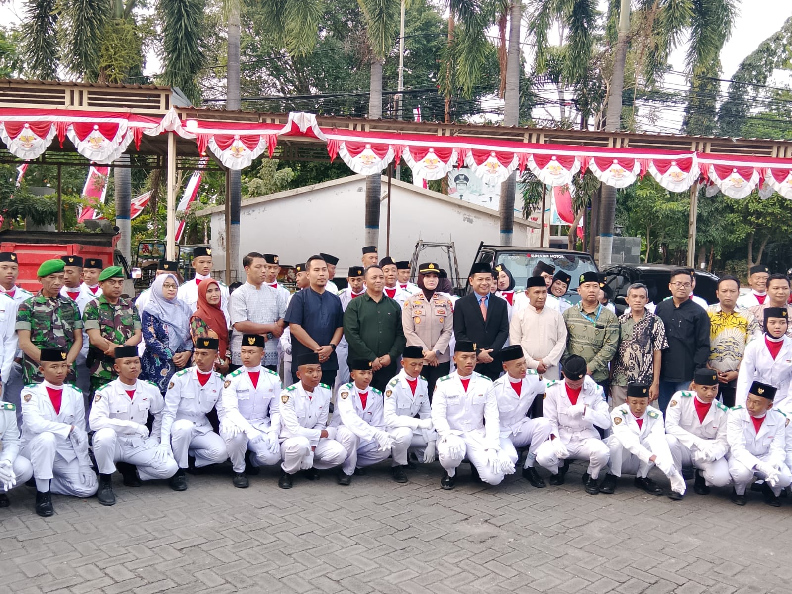 Camat Sedati Kukuhkan Pasukan Paskibra, Forkopimcam Hadiri Pengukuhan HUT RI ke-81