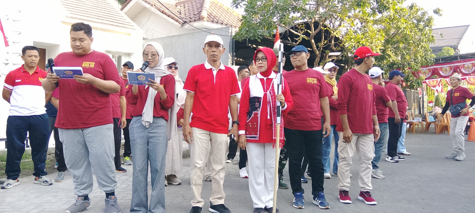 Jalan sehat Desa Cemandi diikuti 500 peserta! Meriahkan HUT ke-81 RI dengan semangat kebersamaan. 
