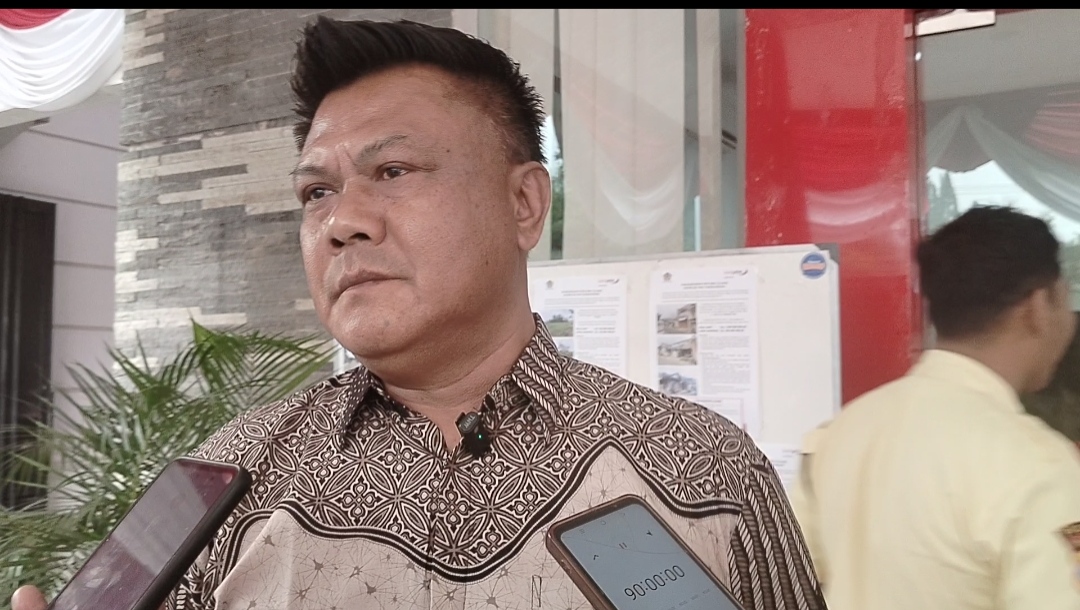 Advokat Suliono, SH., M.Kn., memberikan keterangan kepada wartawan usai sita eksekusi