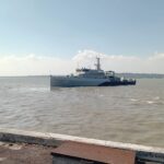 KRI Canopus-936 mendukung operasi SAR KM Virgo Transport 8."