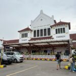Jalur kereta api bersejarah SCS yang menghubungkan Semarang hingga Cirebon di pesisir utara Jawa."