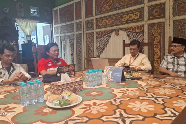 Pengurus LIRA Malang bersama Dirut KEK Singhasari dalam pertemuan silaturahmi.