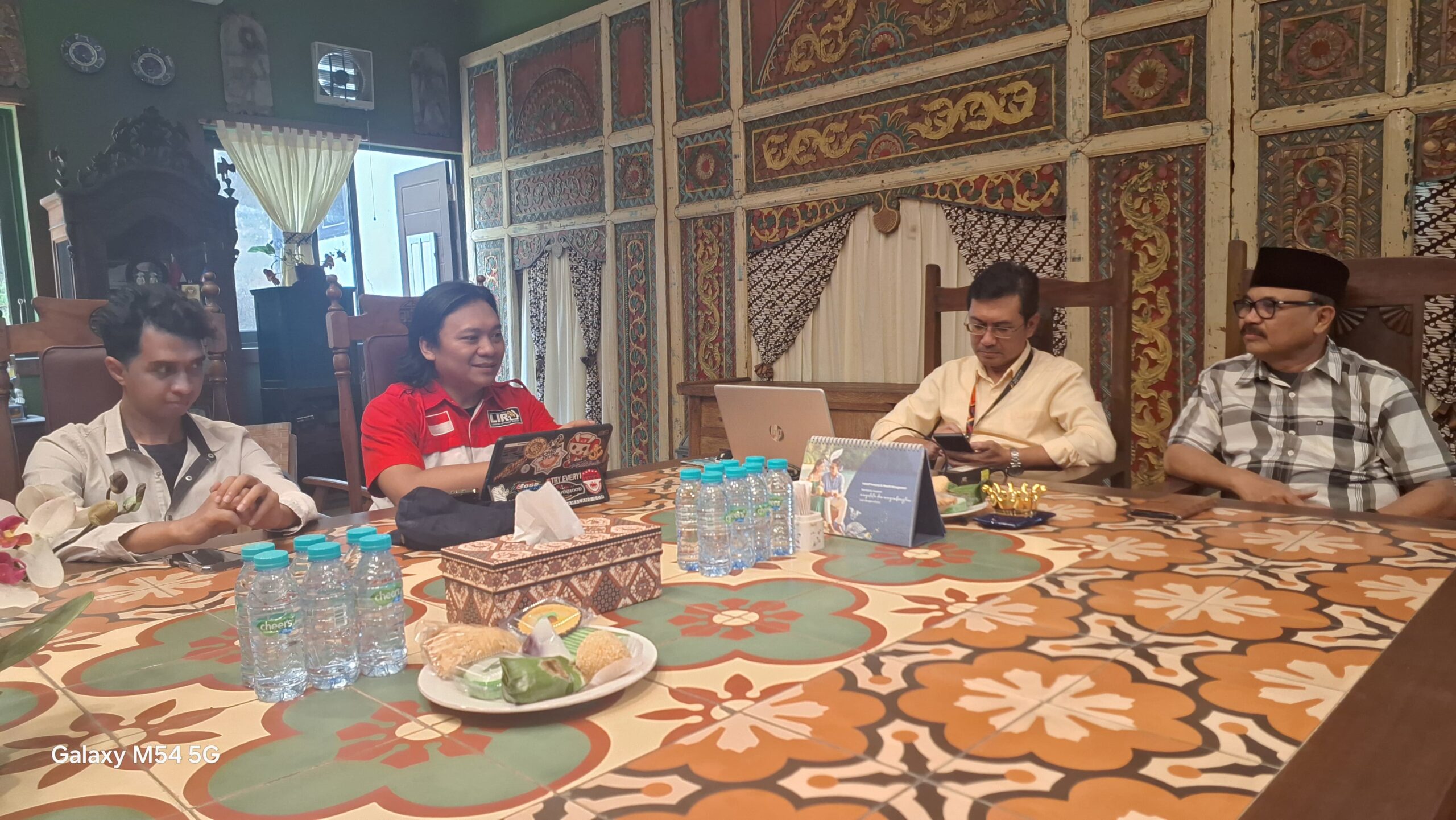 Pengurus LIRA Malang bersama Dirut KEK Singhasari dalam pertemuan silaturahmi.