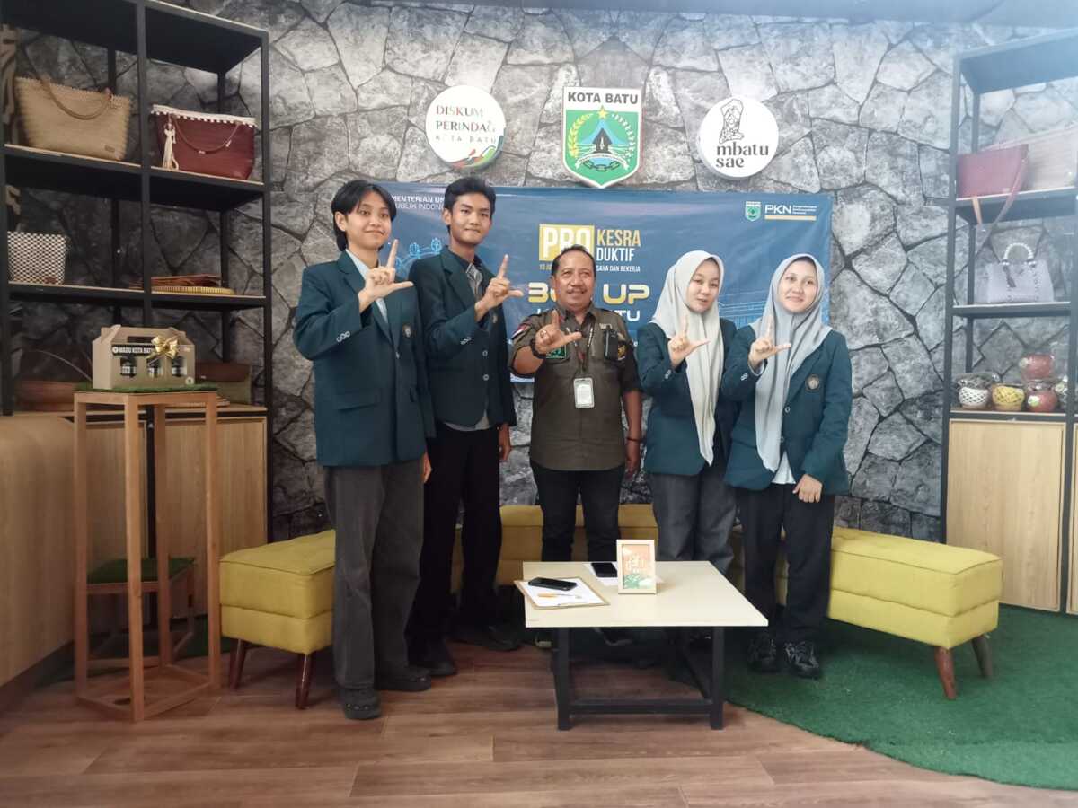 Mahasiswa susun laporan, infografis, dan video presentasi.