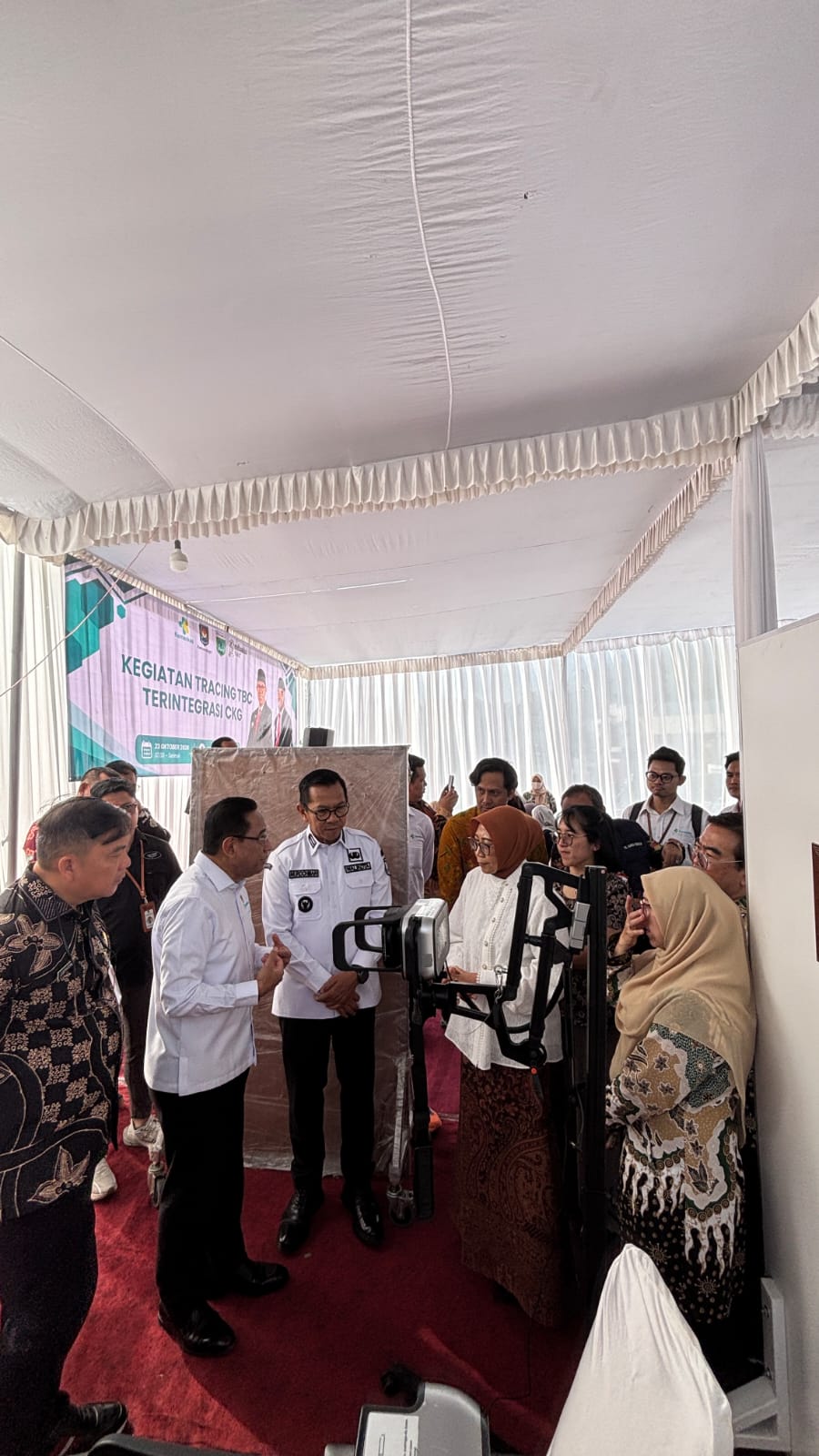 Wamenkes melihat langsung pelayanan kesehatan di UPKDK Gunungsari.