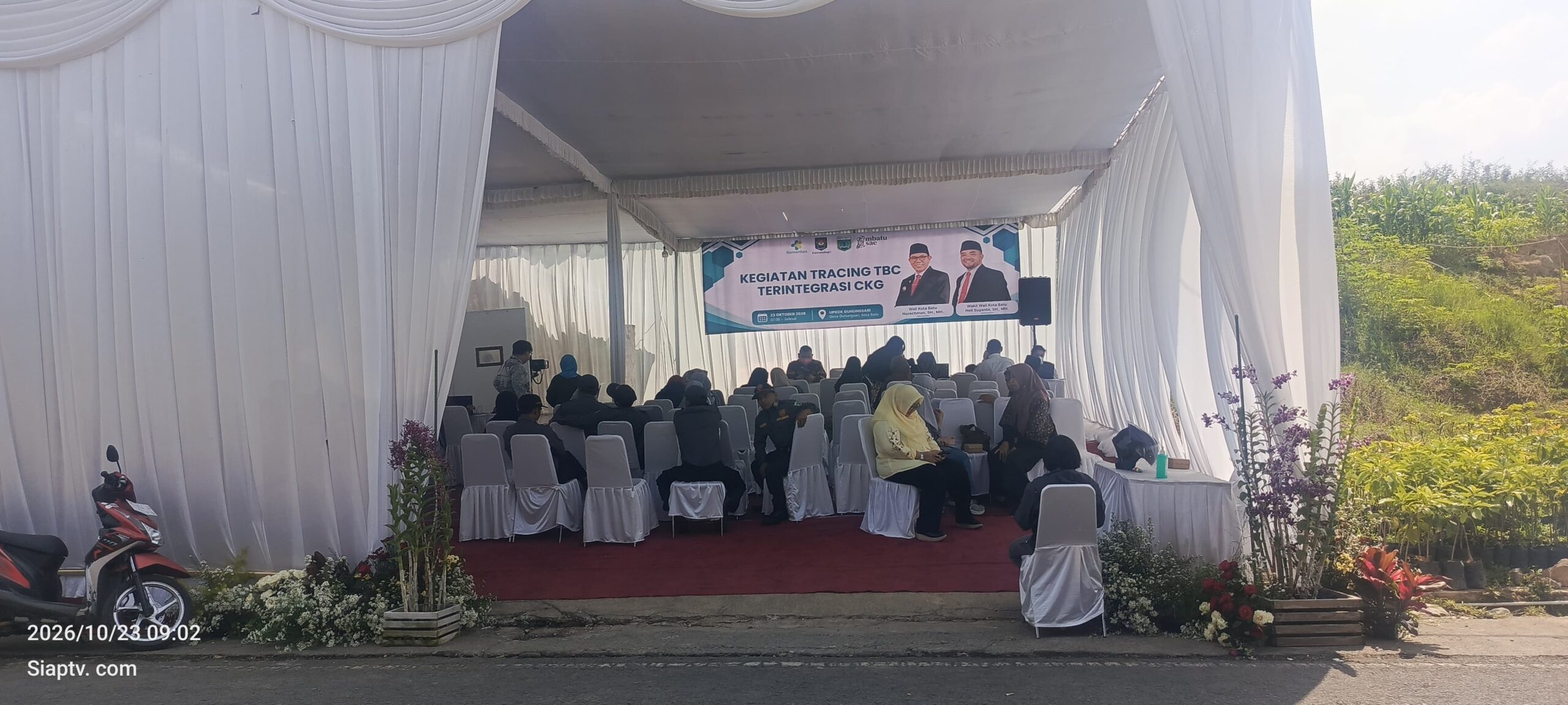 Wakil Menteri Kesehatan RI dr. Benjamin Paulus Octavianus meninjau UPKDK Gunungsari, Kota Batu.