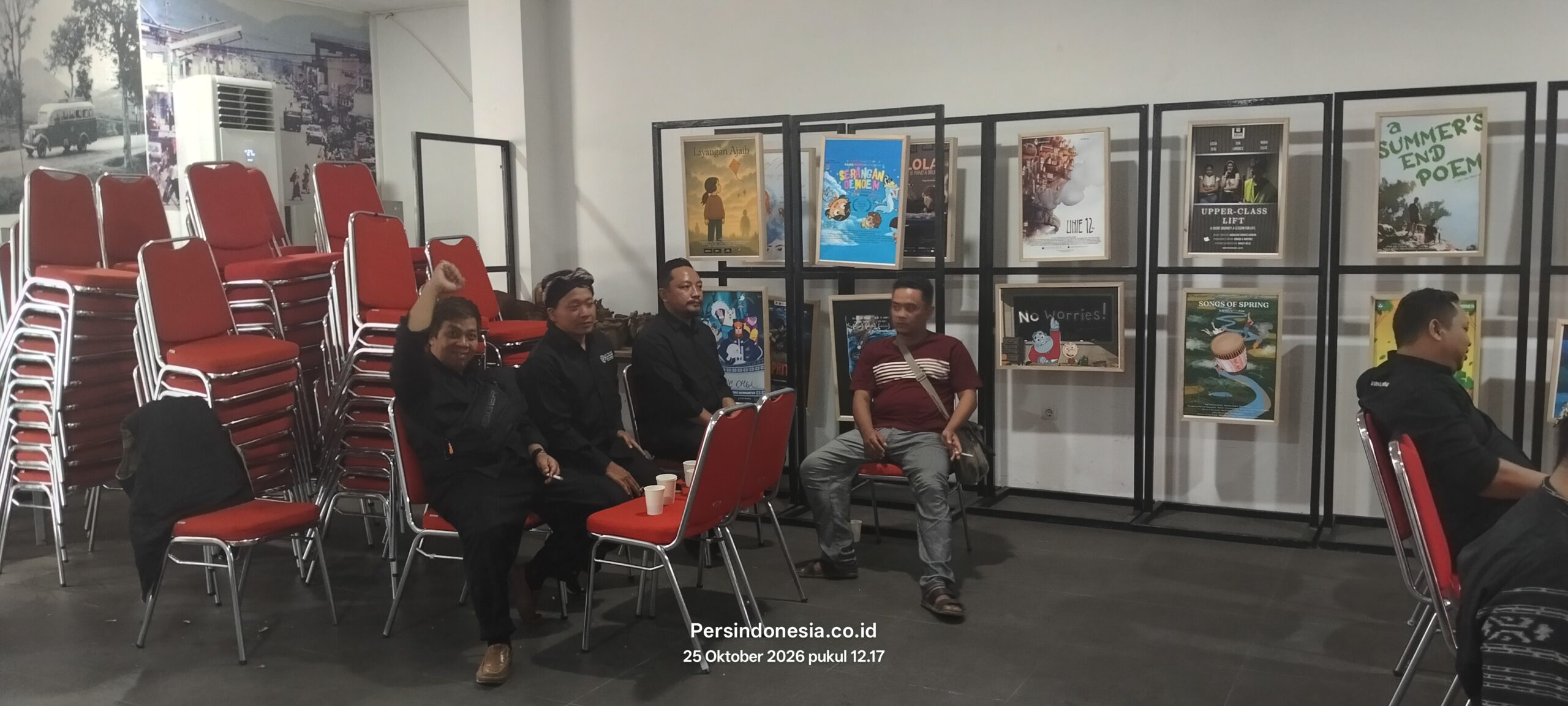 Sidang pleno dihadiri tokoh adat, perwakilan komite seni sastra, teater, seni rupa, musik, sinematografi, asosiasi lurah, dan pimpinan sanggar.